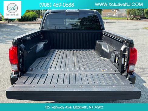 Used 2019 Toyota Tacoma TRD Sport w/ Technology Package image 30