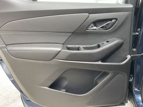 Used 2022 Chevrolet Traverse LT FWD image 33