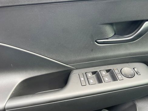 New 2026 Hyundai Kona SE image 9