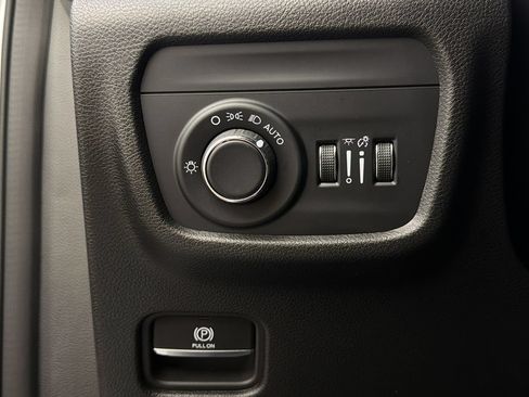 Used 2024 Jeep Grand Cherokee L Altitude AWD/4WD image 27