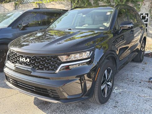 Certified 2023 Kia Sorento S FWD image 3