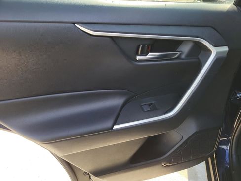 Used 2020 Toyota RAV4 XLE w/ Carpet Mat Package FWD image 11