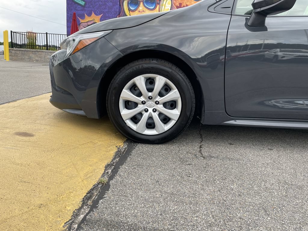 Certified 2025 Toyota Corolla LE AWD/4WD image 9