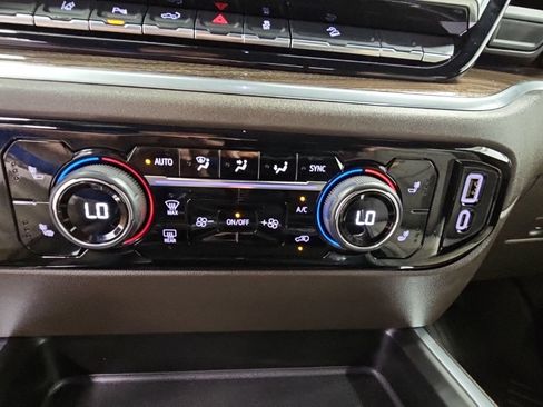 Used 2024 Chevrolet Silverado 2500 LT w/ Texas Edition AWD/4WD image 21