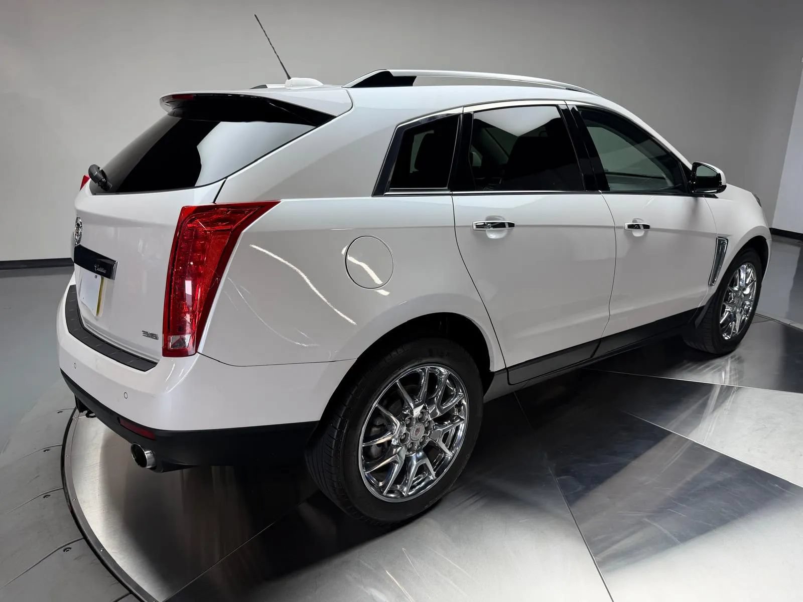 Used 2015 Cadillac SRX Performance w/ Trailering Package FWD image 2