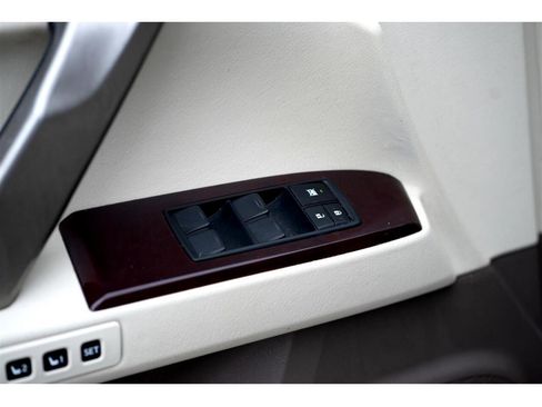 Used 2018 Lexus GX 460 Premium w/ Premium Package image 28