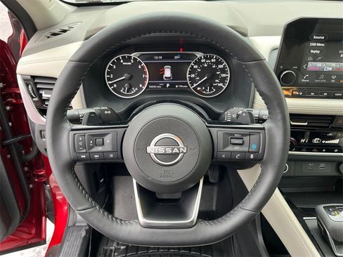 Used 2023 Nissan Rogue SL w/ SL Premium Package image 15