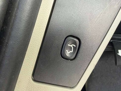 Used 2017 Dodge Grand Caravan SXT image 25