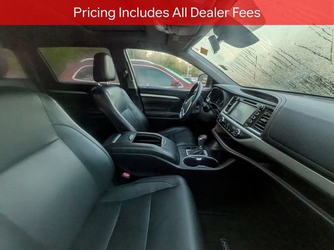 Used 2017 Toyota Highlander XLE FWD image 10