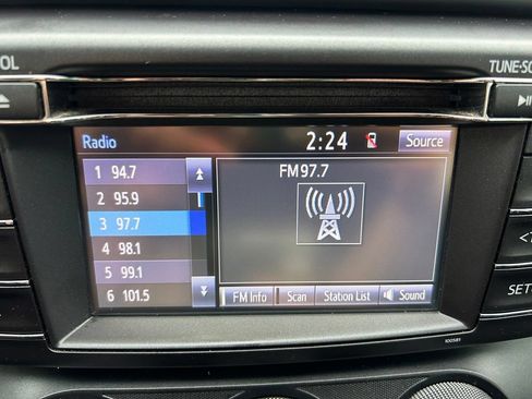 Used 2016 Toyota RAV4 LE FWD image 21