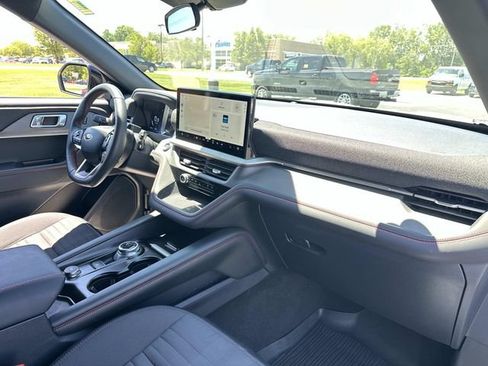 Used 2025 Ford Explorer ST-Line AWD/4WD image 26
