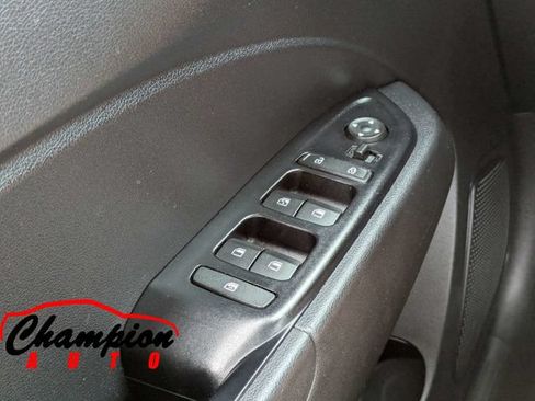Used 2022 Hyundai Venue SEL FWD image 26