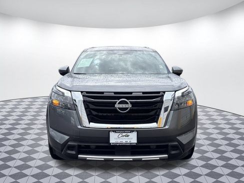 Used 2025 Nissan Pathfinder SL AWD/4WD image 2