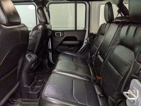 Used 2023 Jeep Wrangler Unlimited Sahara image 25