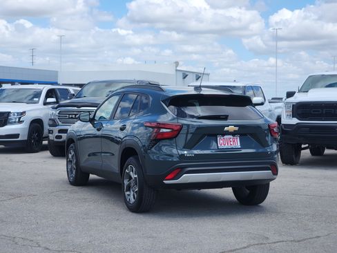 Used 2025 Chevrolet Trax LT FWD image 5