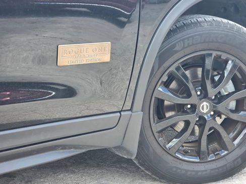 Used 2017 Nissan Rogue SV FWD image 5