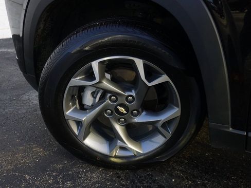 Certified 2025 Chevrolet Trax LT image 25