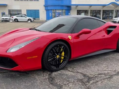 Used 2018 Ferrari 488 GTB RWD image 4