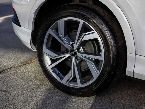 Used 2025 Audi Q4 e-tron Premium image 10