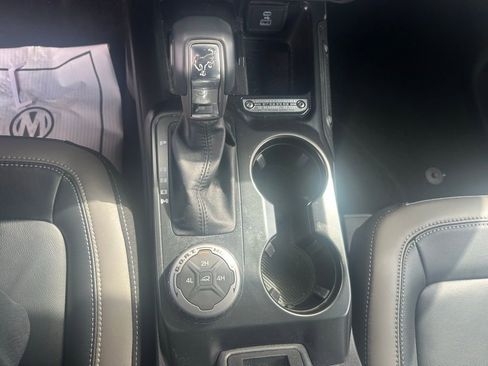 Used 2025 Ford Bronco Outer Banks AWD/4WD image 16