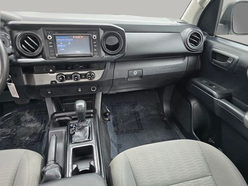 Used 2016 Toyota Tacoma SR RWD image 4