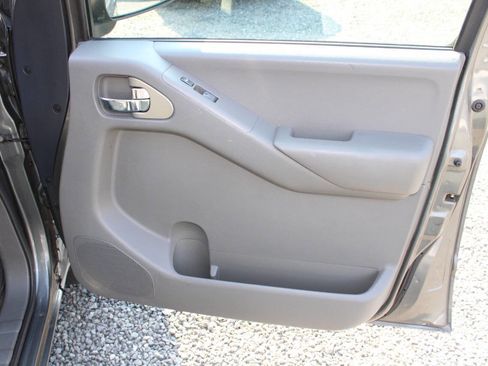 Used 2005 Nissan Frontier SE w/ (P01) Power Pkg AWD/4WD image 21