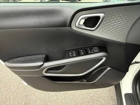 Used 2020 Kia Soul LX FWD image 14