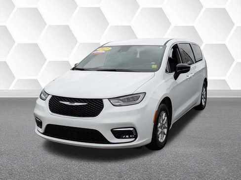 Certified 2025 Chrysler Pacifica Select FWD image 7