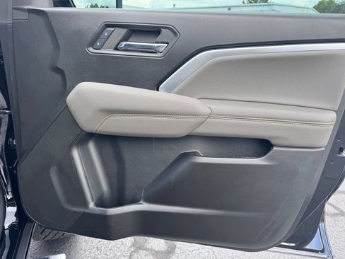 Used 2024 Chevrolet Colorado ZR2 w/ Technology Package AWD/4WD image 26