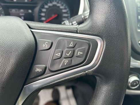 Used 2018 Chevrolet Equinox LS image 19