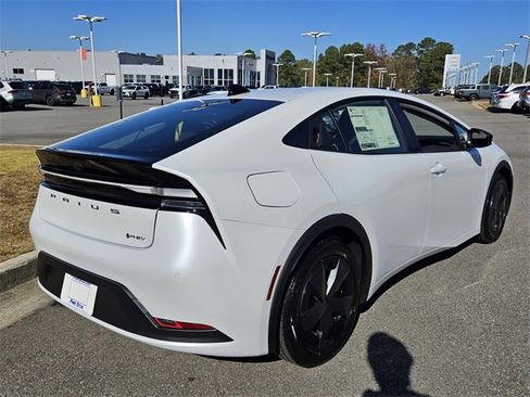 New 2026 Toyota Prius SE image 11