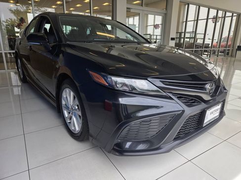 Used 2023 Toyota Camry SE FWD image 3