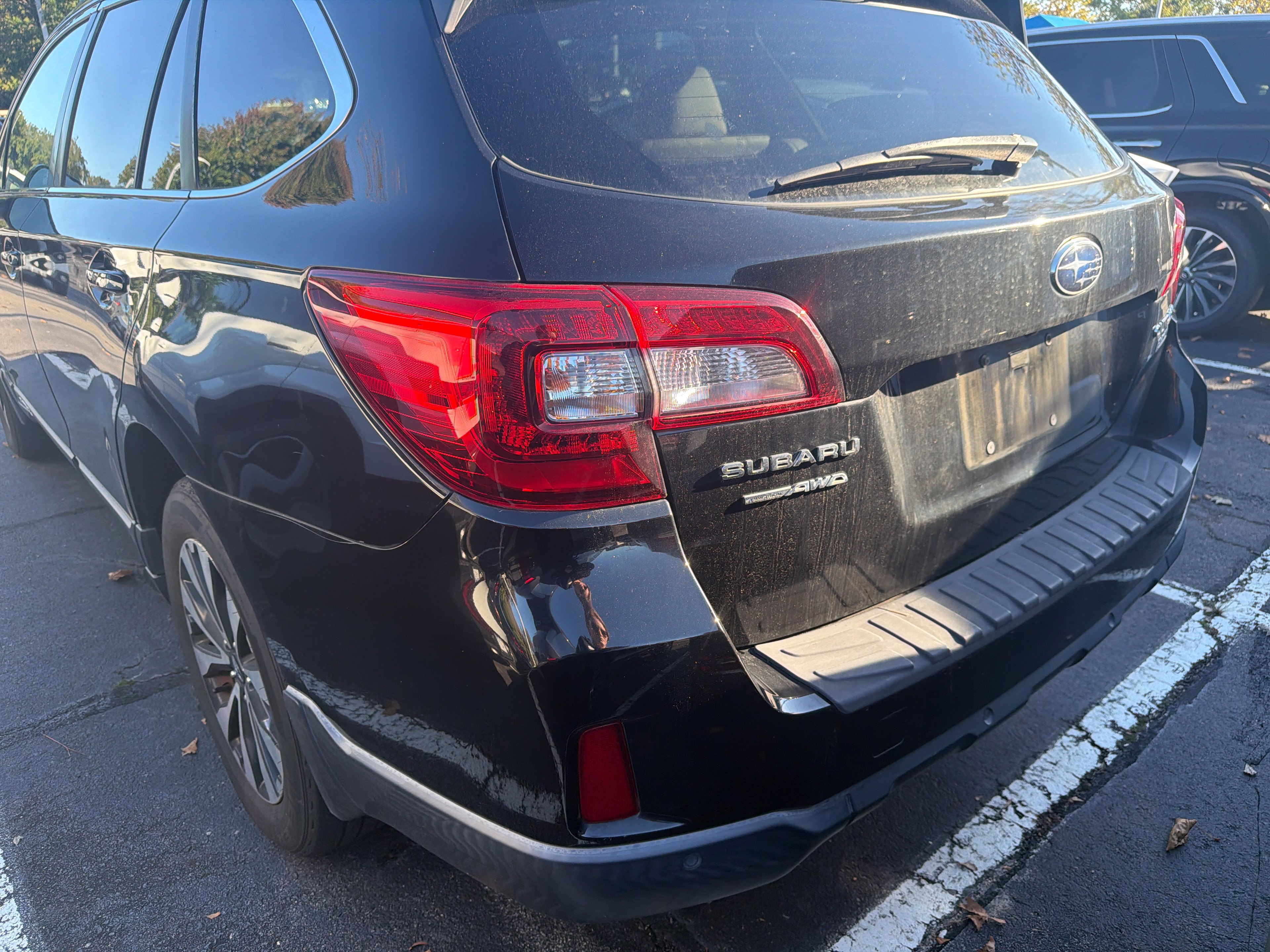 Used 2017 Subaru Outback 2.5i Limited AWD/4WD image 7