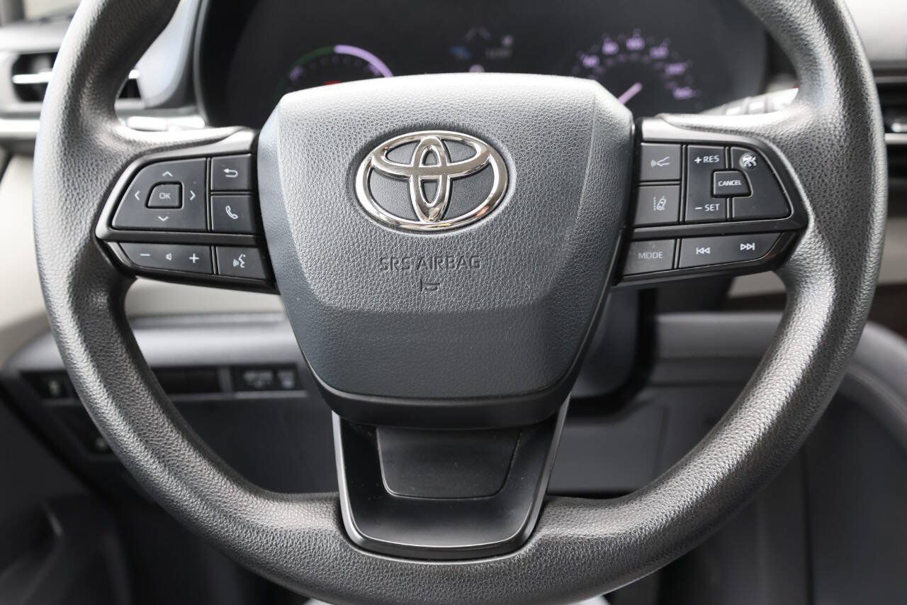 Used 2022 Toyota Sienna LE FWD image 19