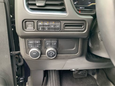 Used 2022 GMC Yukon XL AT4 image 14