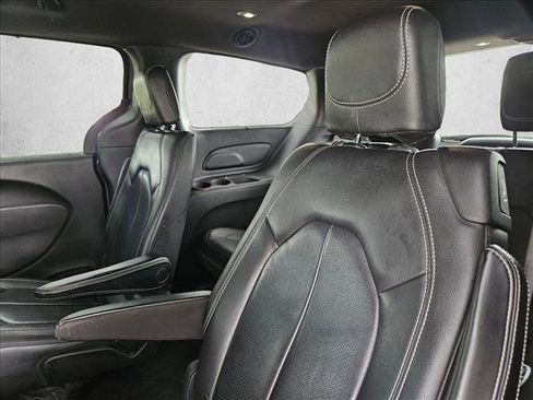 Used 2021 Chrysler Pacifica Touring-L w/ S Appearance Package FWD image 19