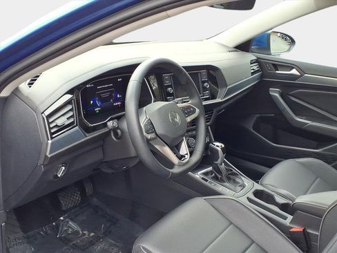 Used 2022 Volkswagen Jetta SE w/ Panoramic Sunroof Package image 8