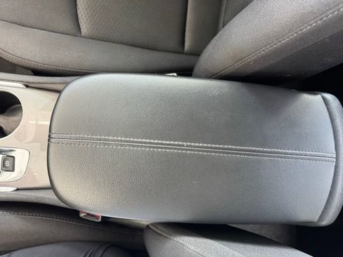 Used 2025 Chevrolet Malibu LT image 32