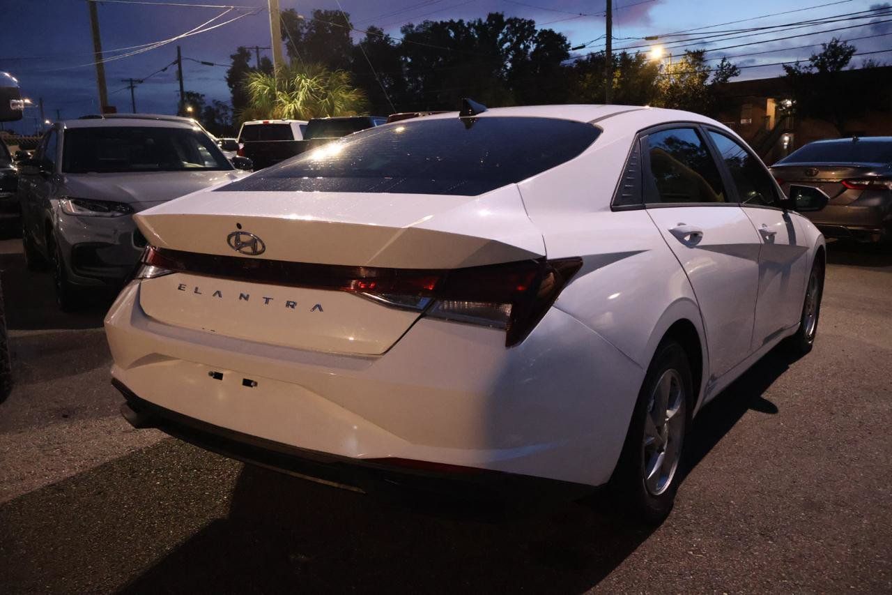 Used 2023 Hyundai Elantra SE FWD image 5