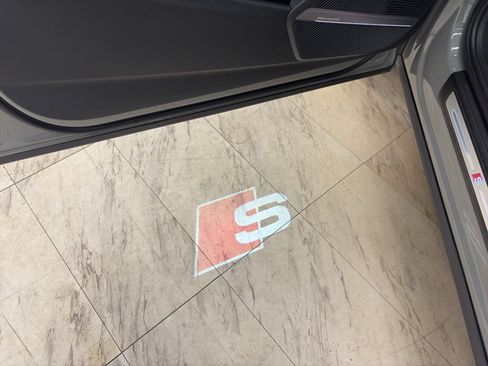 Used 2021 Audi SQ5 Prestige image 12