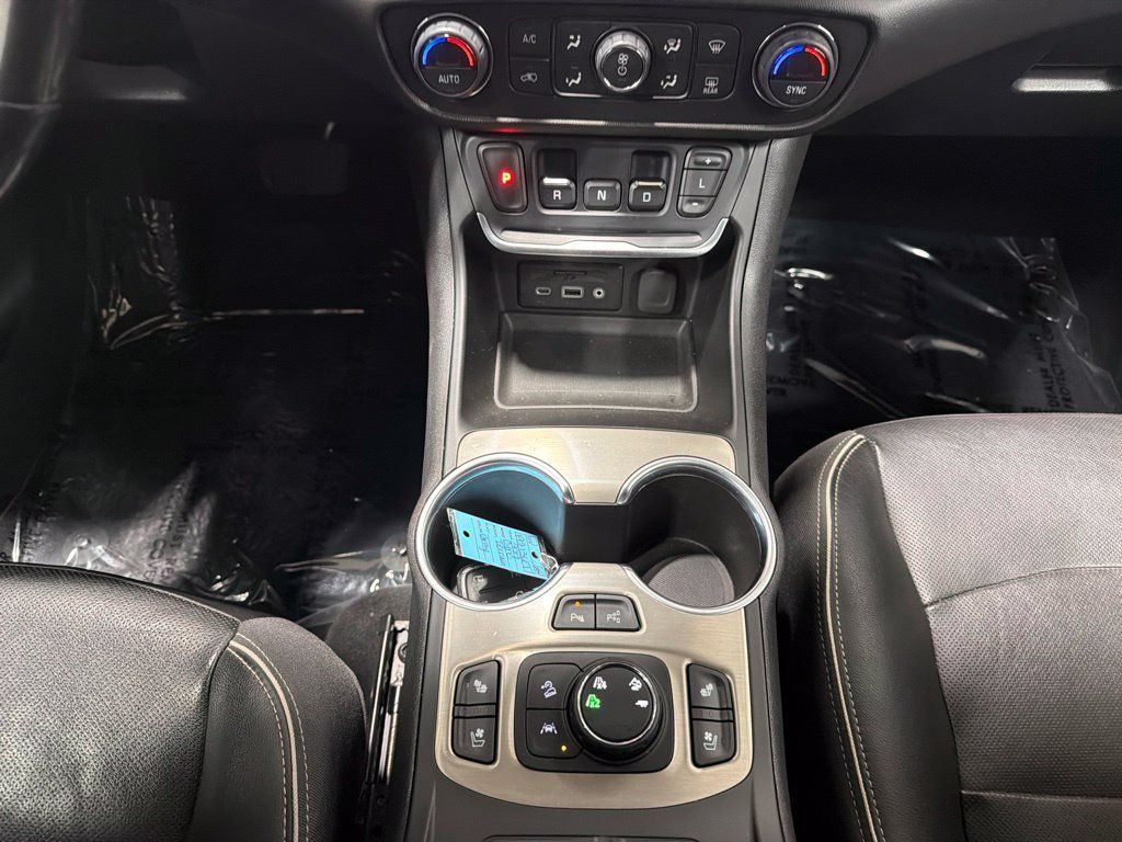 Used 2019 GMC Terrain Denali w/ GMC Pro Grade Package AWD/4WD image 17