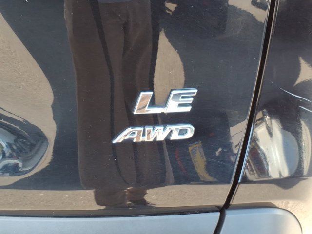 Used 2025 Toyota RAV4 LE AWD/4WD image 10