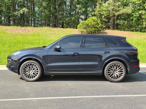 Certified 2022 Porsche Cayenne Platinum Edition AWD/4WD image 2