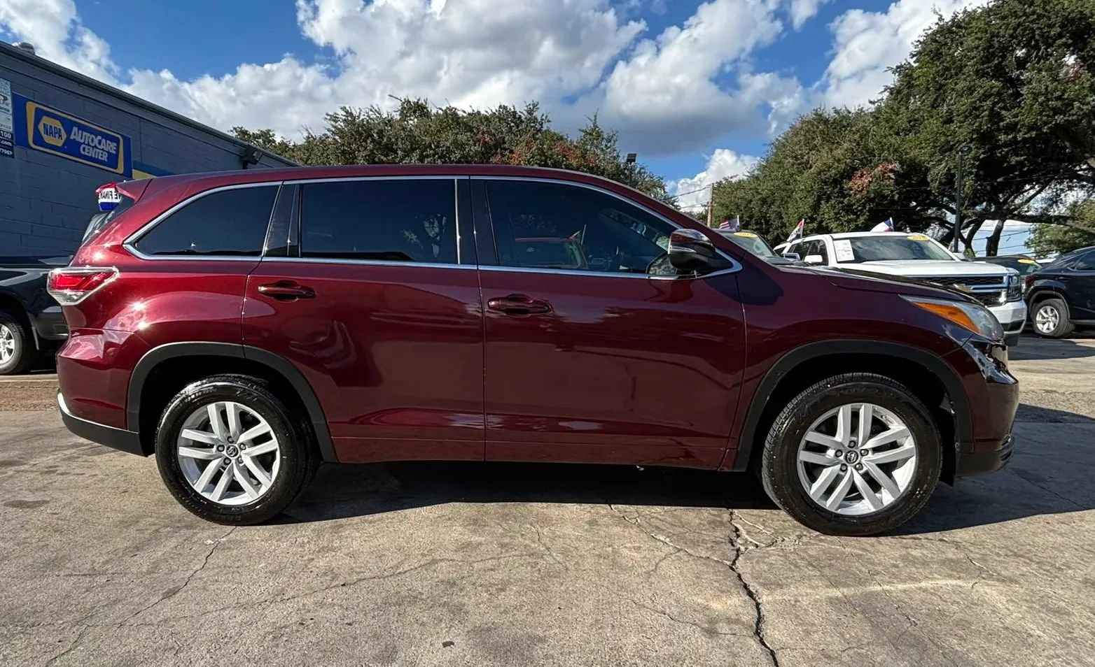 Used 2016 Toyota Highlander LE FWD image 9