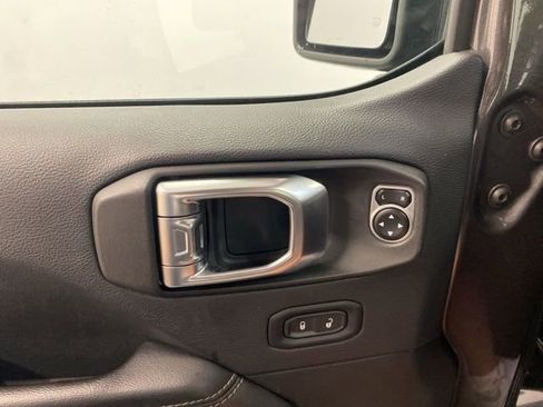 Used 2018 Jeep Wrangler Unlimited Sahara AWD/4WD image 22