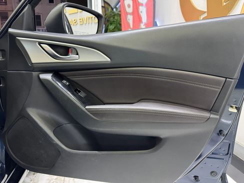 Used 2017 MAZDA MAZDA3 Touring image 29