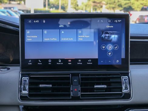 Used 2022 Lincoln Navigator Reserve AWD/4WD image 11