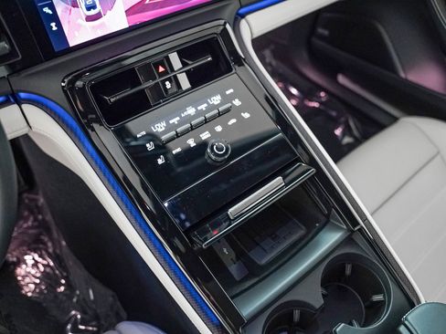 Certified 2025 Porsche Panamera 4S w/ Premium Package image 20