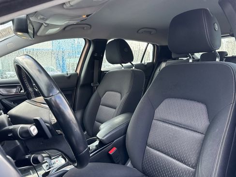 Used 2017 INFINITI QX30 image 23