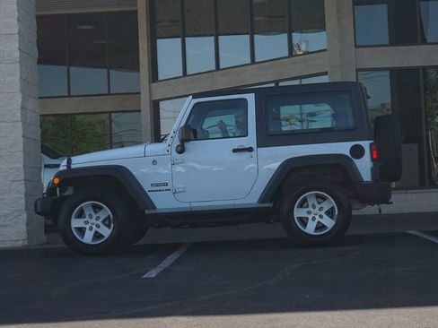 Used 2017 Jeep Wrangler Sport w/ Connectivity Group image 5